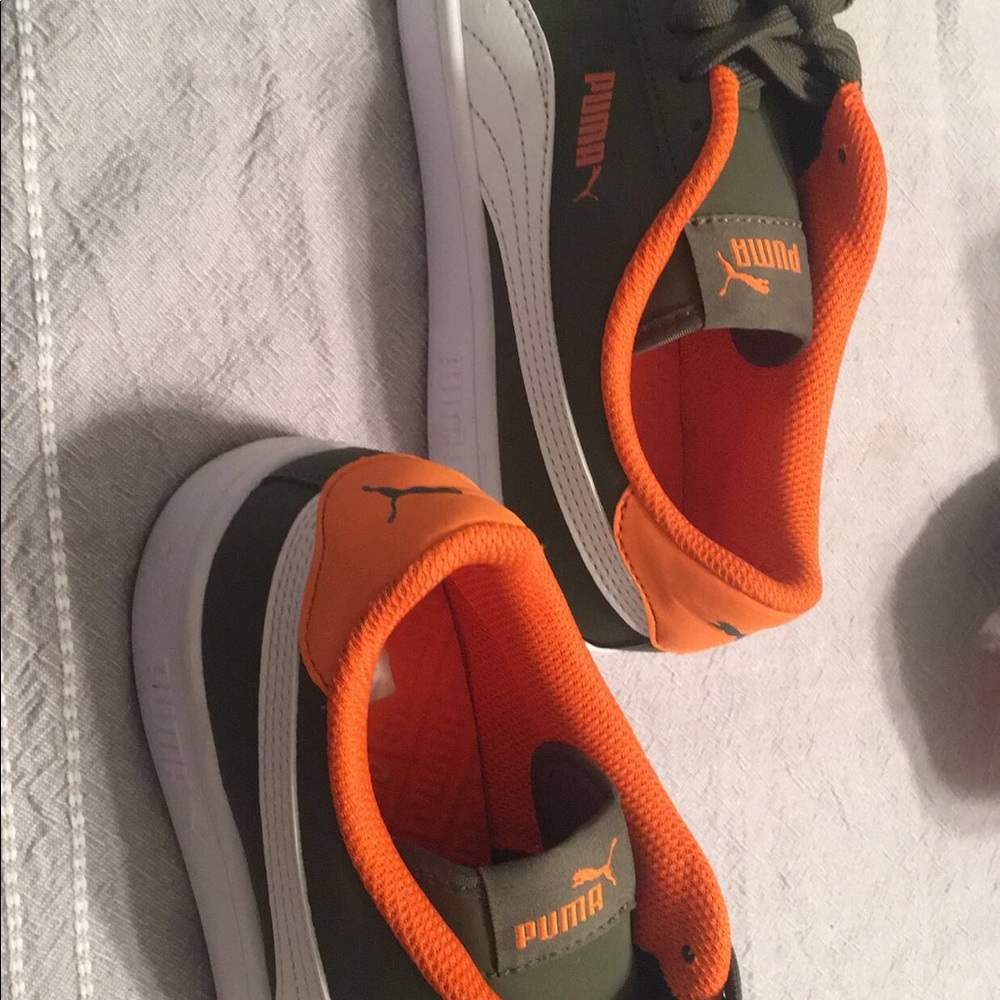 Ladies Puma shoes size 7.5 or uk sizing is a 5